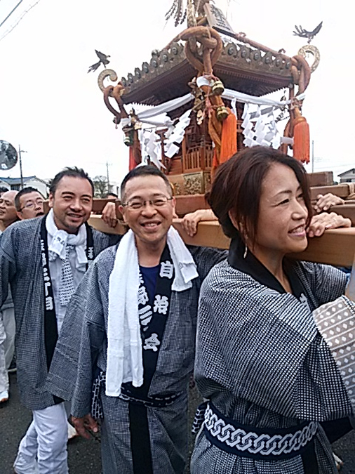 地物との祭礼で神輿を担ぎました